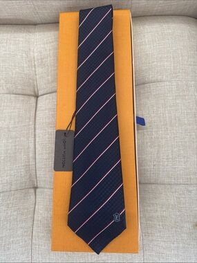 Navy Louis Vuitton tie with white and Red diagonal Stripes